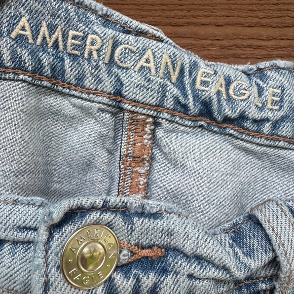 American Eagle Womens Skater Shorts Size 8 Light Wash Distressed Denim Ripped De - Picture 3 of 9